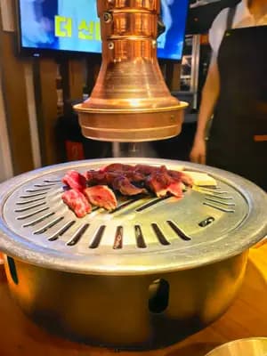 海鲜韭菜饼，韩国糖醋肉，烤肉，花甲辣鲜豆腐汤，牛小肠火锅 ，冷面，豆浆面