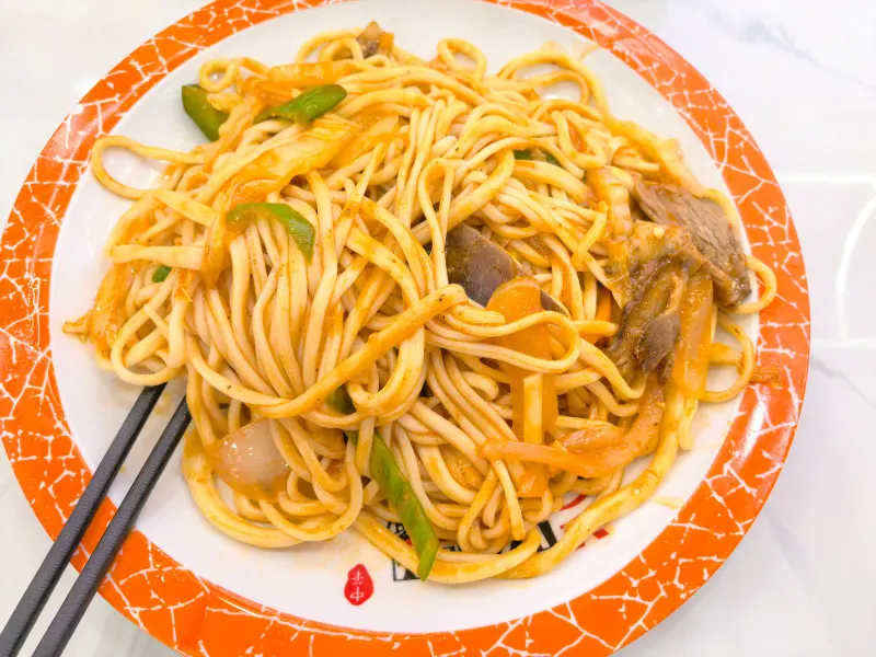 牛肉炒拉面图片 1